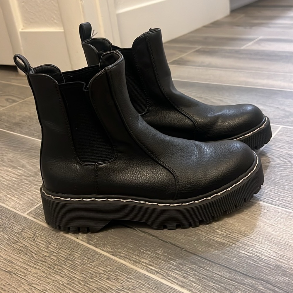 Sincerely Jules black platform boots